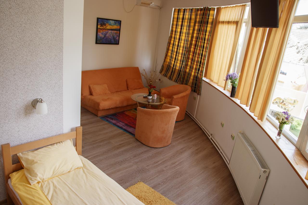 Guesthouse Night&Day Subotica Exterior foto